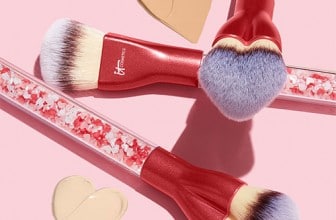 IT Cosmetics Limited Edition Heavenly Luxe Love Is The Foundation Heart-Brush – 2022 Edition