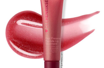 Ole Henriksen Pout Preserve Hydrating Peptide Lip Treatment in Pomegranate Fizz Glimmer