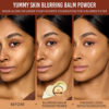 Danessa Myricks Beauty Yummy Skin Blurring Balm Powder in Universal Radiant – aktuell mit – 55% Rabatt erhältlich