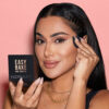 Huda Beauty Easy Bake and Snatch Powder – jetzt in Deutschland erhältlich