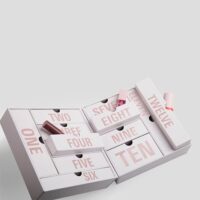 Kylie Cosmetics Holiday Advent Calendar 2024 – jetzt erhältlich
