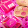 Too Faced Holiday 2024 Collection – Paletten jetzt in Deutschland erhältlich